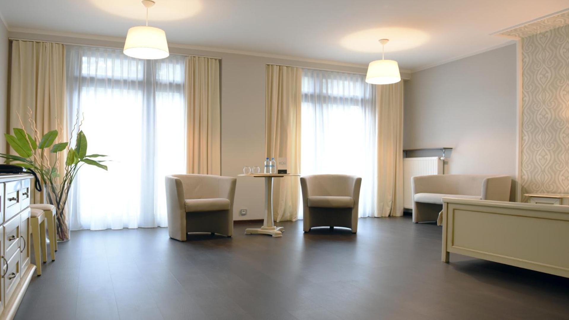Hotel Grzegorzewski Tuszyn Bagian luar foto