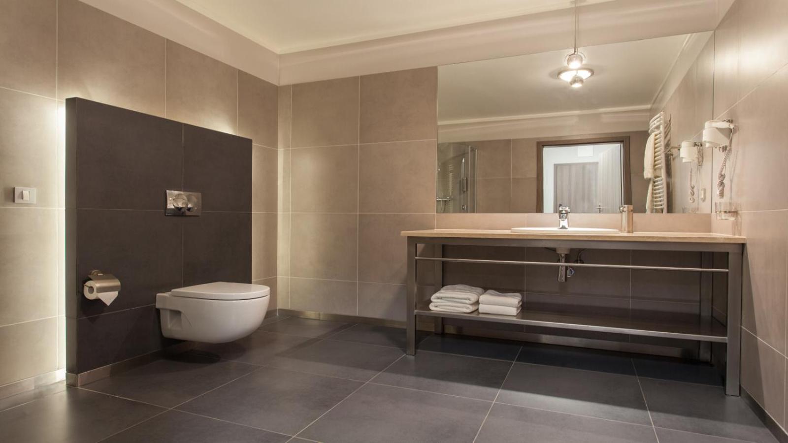 Hotel Grzegorzewski Tuszyn Bagian luar foto