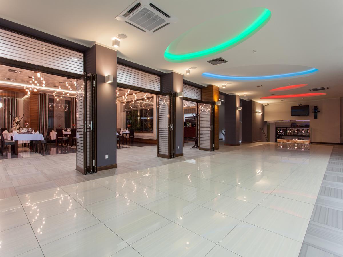 Hotel Grzegorzewski Tuszyn Bagian luar foto