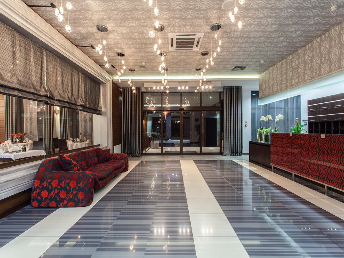 Hotel Grzegorzewski Tuszyn Bagian luar foto