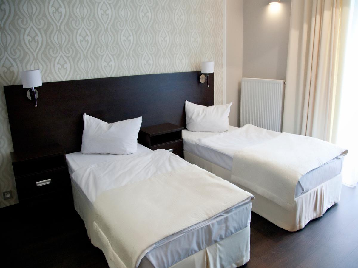 Hotel Grzegorzewski Tuszyn Ruang foto