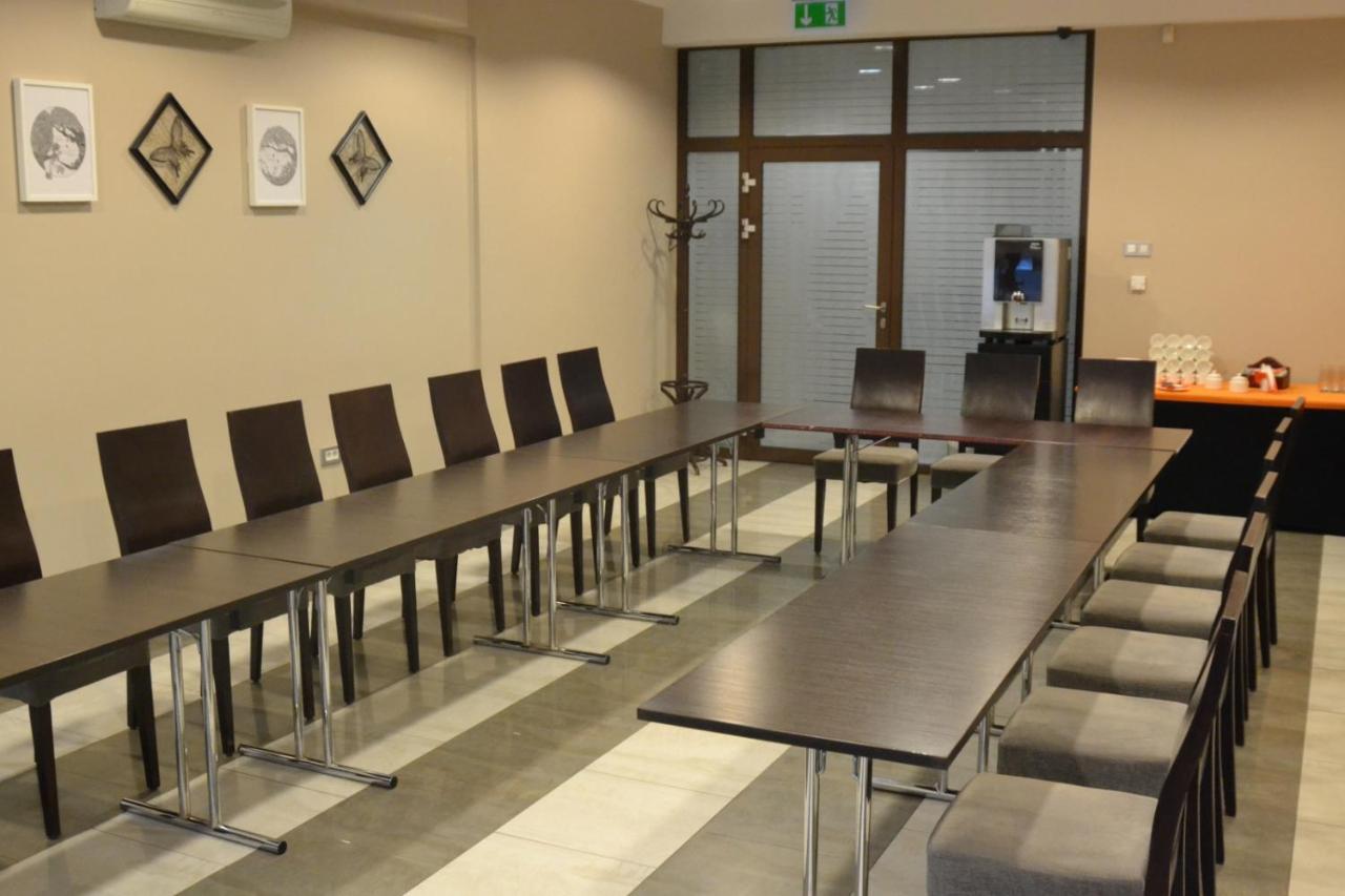 Hotel Grzegorzewski Tuszyn Bagian luar foto